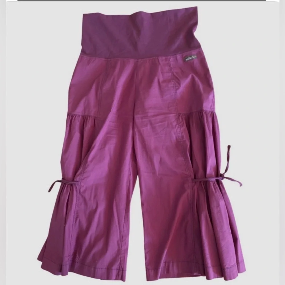 Matilda Jane Size M Palazzo Pants
Capris Cropped Elastic Waist
Cranberry Red - Picture 2 of 13